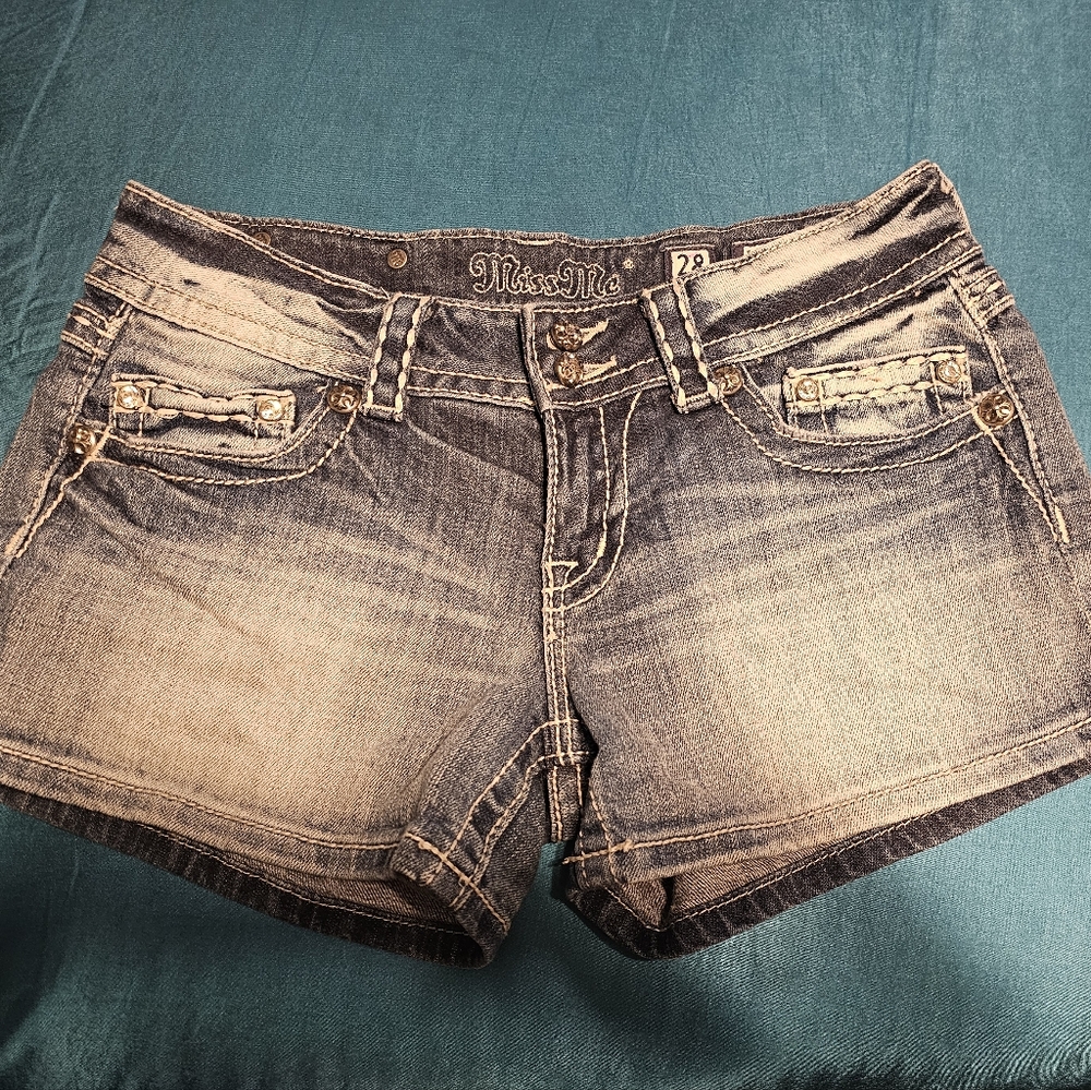 Miss Me Shorts sz 28